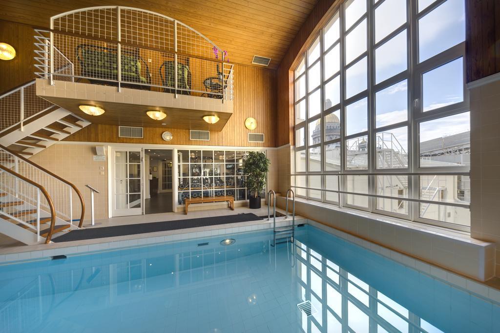 فندق سانت بطرسبرغفي  فندق أنغليتر حمام السباحة الصورة